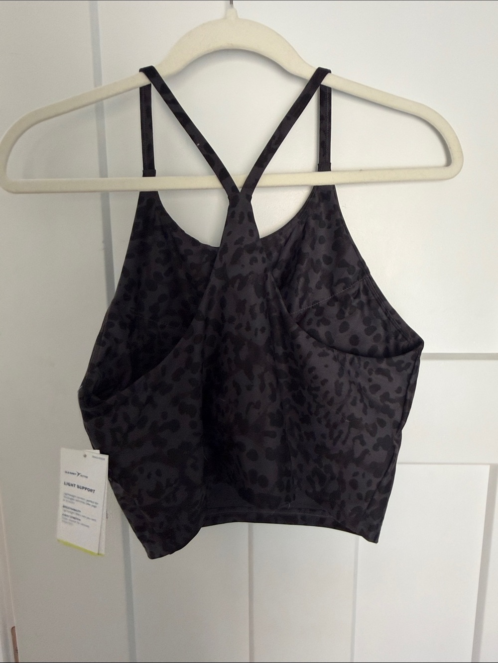Old Navy Black Leopard Active Crop Top - Picture 4 of 4